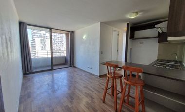 Oportunidad de Inversión, Vende Depto. 2 dormitorios con Estacionamiento. Metro Hospitales