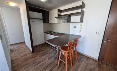 Oportunidad de Inversión, Vende Depto. 2 dormitorios con Estacionamiento. Metro Hospitales