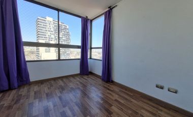 Oportunidad de Inversión, Vende Depto. 2 dormitorios con Estacionamiento. Metro Hospitales