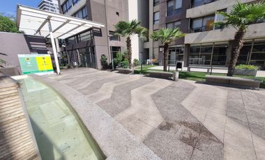 Oportunidad de Inversión, Vende Depto. 2 dormitorios con Estacionamiento. Metro Hospitales