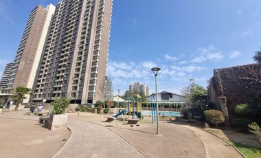 Oportunidad de Inversión, Vende Depto. 2 dormitorios con Estacionamiento. Metro Hospitales