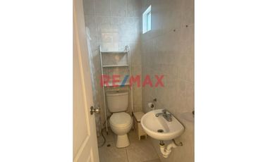 Casa En Alquiler De 2 Pisos En Residencial Magisterial El Golf: 79.2M² (Ocupada)