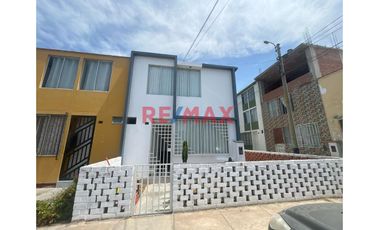 Casa En Alquiler De 2 Pisos En Residencial Magisterial El Golf: 79.2M² (Ocupada)