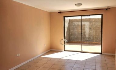 SE VENDE CASA EN COND. POZO DEL CARMEN.