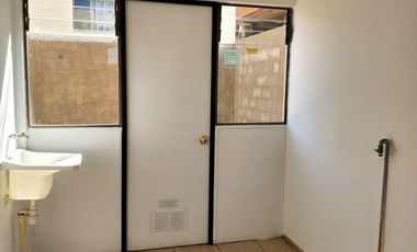 SE VENDE CASA EN COND. POZO DEL CARMEN.