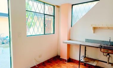 HERMOSA CASA RENTERA EN VENTA SECTOR SANTA VICTORIA QUITO