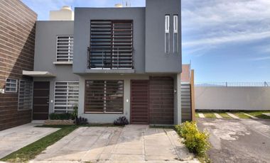 Casa en venta en el Fraccionamiento La Arboleda dentro de Real del Valle.