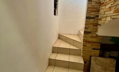CASA EN RENTA CHAPALITA LAS FUENTES