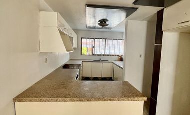 CASA EN RENTA CHAPALITA LAS FUENTES