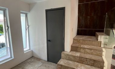 CASA EN RENTA CHAPALITA LAS FUENTES