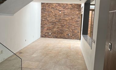 CASA EN RENTA CHAPALITA LAS FUENTES