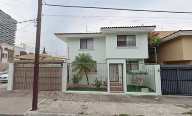 Venta de Casa cerca a Plaza Sania y plaza Universidad en Zapopan Jalisco