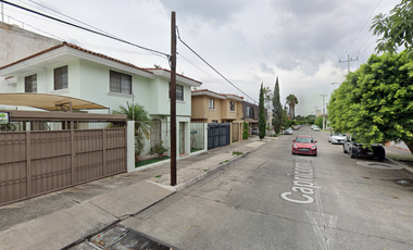 Venta de Casa cerca a Plaza Sania y plaza Universidad en Zapopan Jalisco