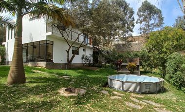 SE ALQUILA LINDA CASITA CON AMPLIO JARDÍN EN PACHACAMAC