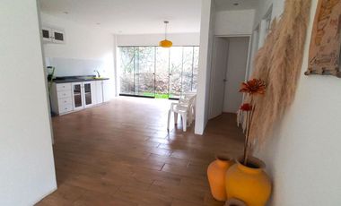 SE ALQUILA LINDA CASITA CON AMPLIO JARDÍN EN PACHACAMAC