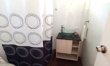 SE ALQUILA LINDA CASITA CON AMPLIO JARDÍN EN PACHACAMAC