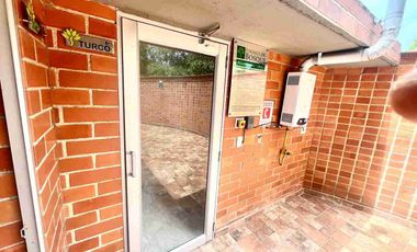 Venta de apartamento Sabaneta, remodelado con precio de Oportunidad. zona plana .