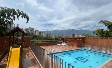 Venta de apartamento Sabaneta, remodelado con precio de Oportunidad. zona plana .
