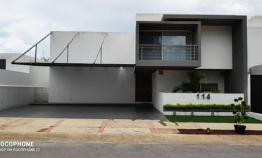 Casa en Renta en Club de Golf La Loma, contará con Salón de Juegos y Alberca.