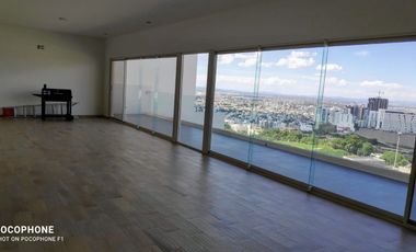 Casa en Renta en Club de Golf La Loma, contará con Salón de Juegos y Alberca.