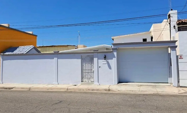 CASA EN RECUPERACIÓN!!! EN AV. DE LOS NARANJOS 309