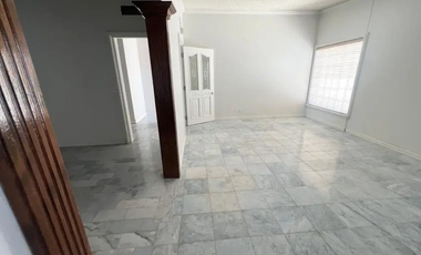 CASA EN RECUPERACIÓN!!! EN AV. DE LOS NARANJOS 309