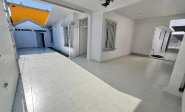 CASA EN RECUPERACIÓN!!! EN AV. DE LOS NARANJOS 309