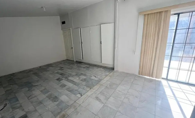 CASA EN RECUPERACIÓN!!! EN AV. DE LOS NARANJOS 309