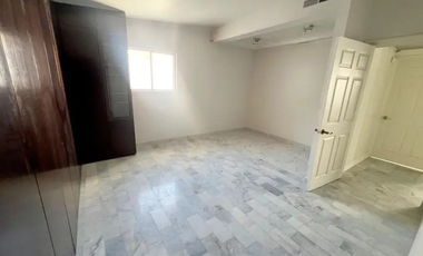 CASA EN RECUPERACIÓN!!! EN AV. DE LOS NARANJOS 309