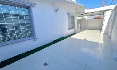 CASA EN RECUPERACIÓN!!! EN AV. DE LOS NARANJOS 309