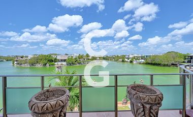 Casa en Venta en Cancún en Residencial Lagos del sol a Pie del Lago