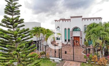 Casa en Venta en Cancún en Residencial Lagos del sol a Pie del Lago