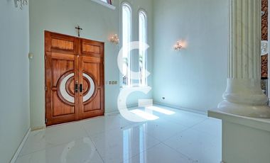 Casa en Venta en Cancún en Residencial Lagos del sol a Pie del Lago