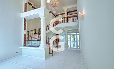 Casa en Venta en Cancún en Residencial Lagos del sol a Pie del Lago