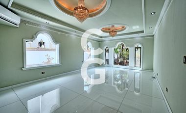 Casa en Venta en Cancún en Residencial Lagos del sol a Pie del Lago