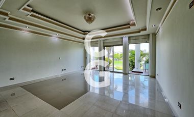 Casa en Venta en Cancún en Residencial Lagos del sol a Pie del Lago