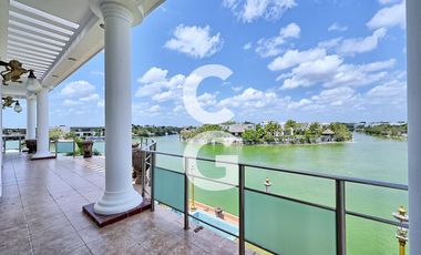 Casa en Venta en Cancún en Residencial Lagos del sol a Pie del Lago