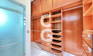 Casa en Venta en Cancún en Residencial Lagos del sol a Pie del Lago