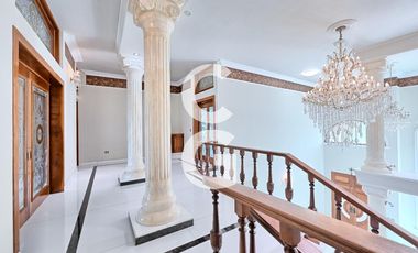 Casa en Venta en Cancún en Residencial Lagos del sol a Pie del Lago