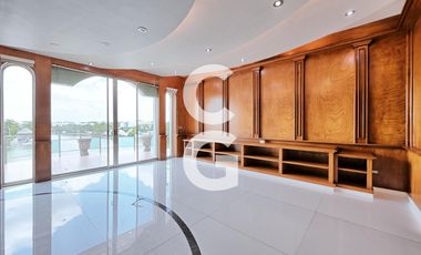 Casa en Venta en Cancún en Residencial Lagos del sol a Pie del Lago