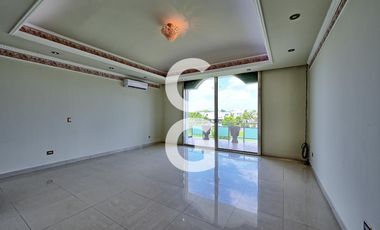 Casa en Venta en Cancún en Residencial Lagos del sol a Pie del Lago