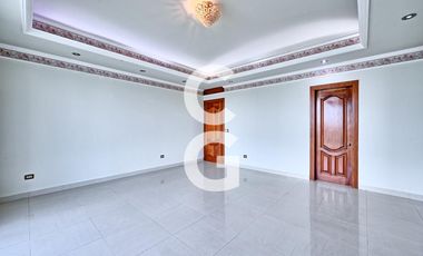 Casa en Venta en Cancún en Residencial Lagos del sol a Pie del Lago
