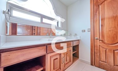 Casa en Venta en Cancún en Residencial Lagos del sol a Pie del Lago