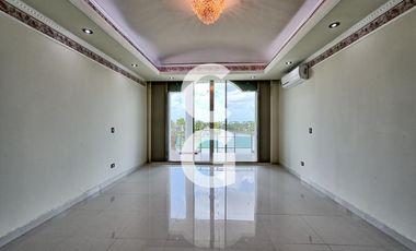 Casa en Venta en Cancún en Residencial Lagos del sol a Pie del Lago