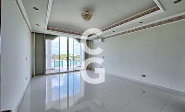 Casa en Venta en Cancún en Residencial Lagos del sol a Pie del Lago