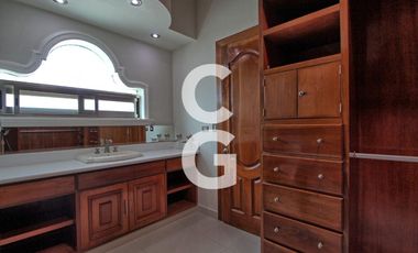 Casa en Venta en Cancún en Residencial Lagos del sol a Pie del Lago