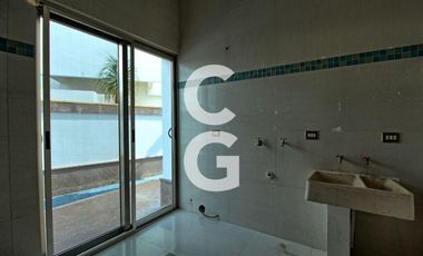 Casa en Venta en Cancún en Residencial Lagos del sol a Pie del Lago