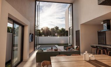 CASA EN FRACC. JARDINES DE TLAYACAPAN