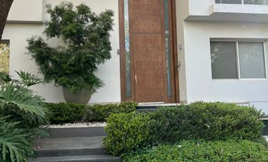 MAGNIFICA RESIDENCIA EN RENTA