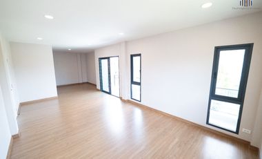 Save Half a Million! Cheaper Than Buying Direct from the Developer! Like New – Never Occupied! Single House for Sale at Centro Thawi Watthana